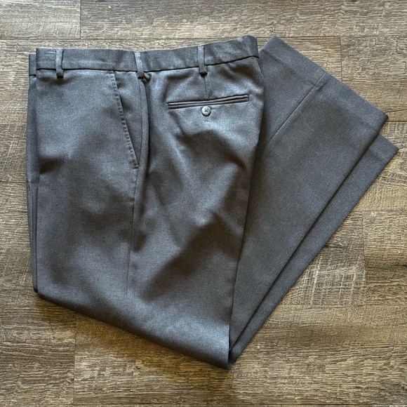 Van Heusen - Picture 1 of 4